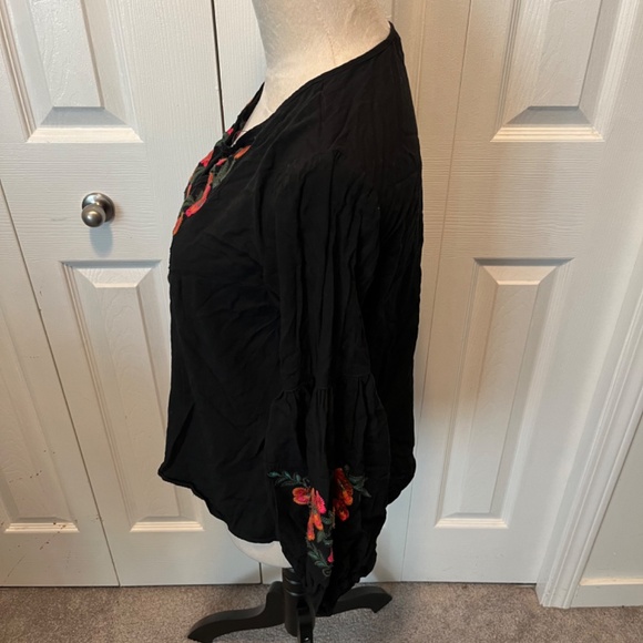 Luna Moon size M embroidered top - Picture 5 of 12